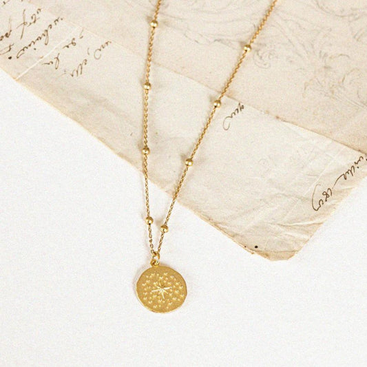 Collier des Voûtes Étoilées : Un Lien Entre le Passé et le Présent