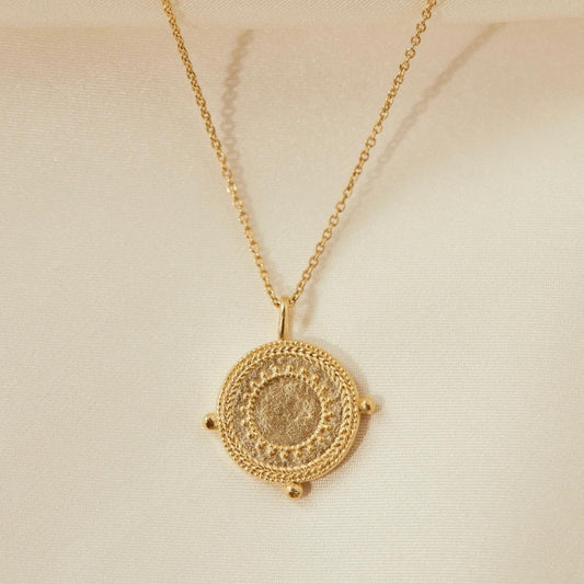 Collier à Motif Divinité Celtique : Un Hommage à l'Amour et à la Tradition