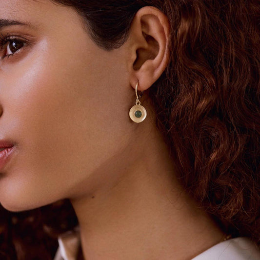 Boucles d'Oreilles Petrus : Éclat Doré et Charme Intemporel